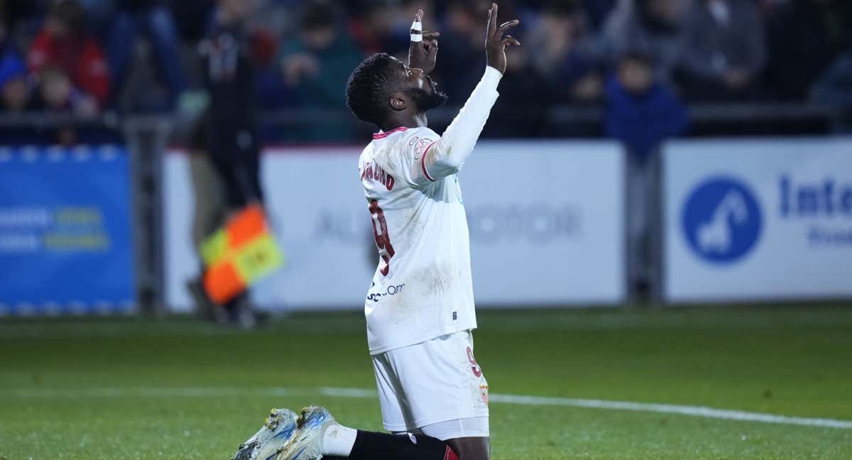 El Sevilla busca nuevo delantero que reemplace a Iheanacho