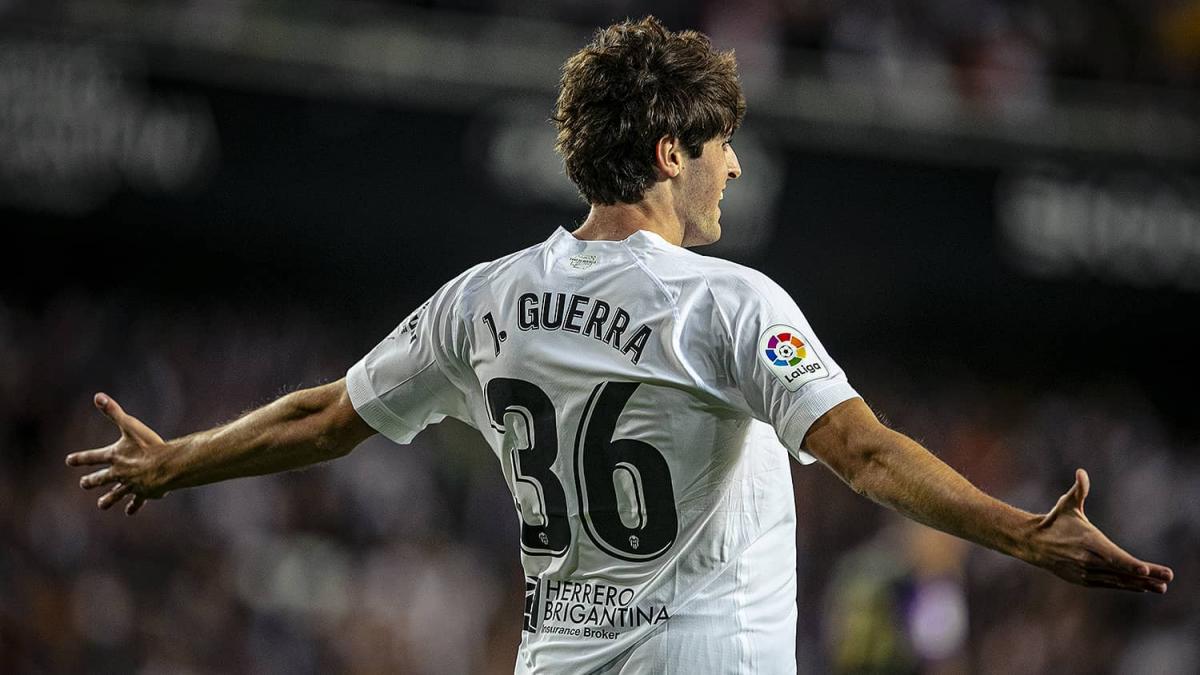 Javi Guerra desestima oferta de renovación y pone en vilo su futuro en el Valencia CF Javi Guerra desestima oferta de renovación y pone en vilo su futuro en el Valencia CF