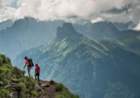 Deportes de moda para una vida fitness en la naturaleza