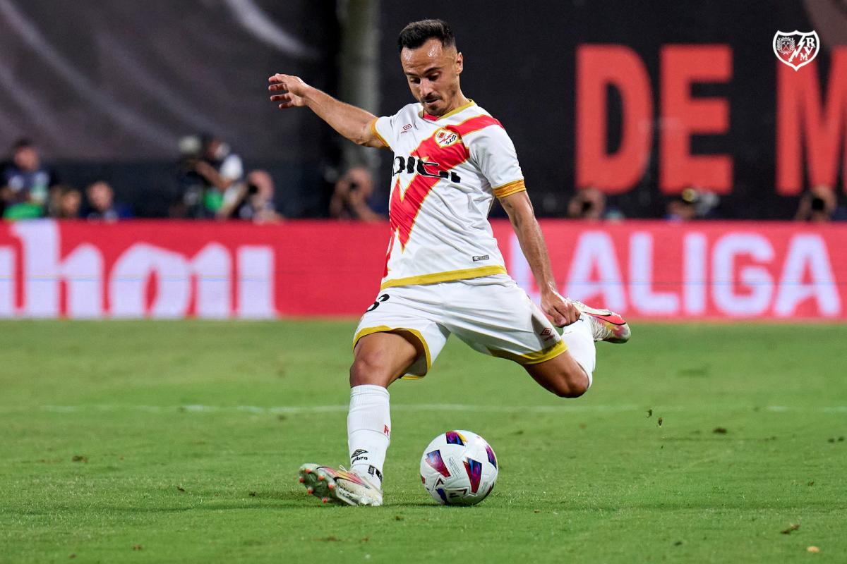 Álvaro García es sustituido en el partido contra la Real Sociedad: ¿Debe preocupar su condición física? Álvaro García es sustituido en el partido contra la Real Sociedad: ¿Debe preocupar su condición física?