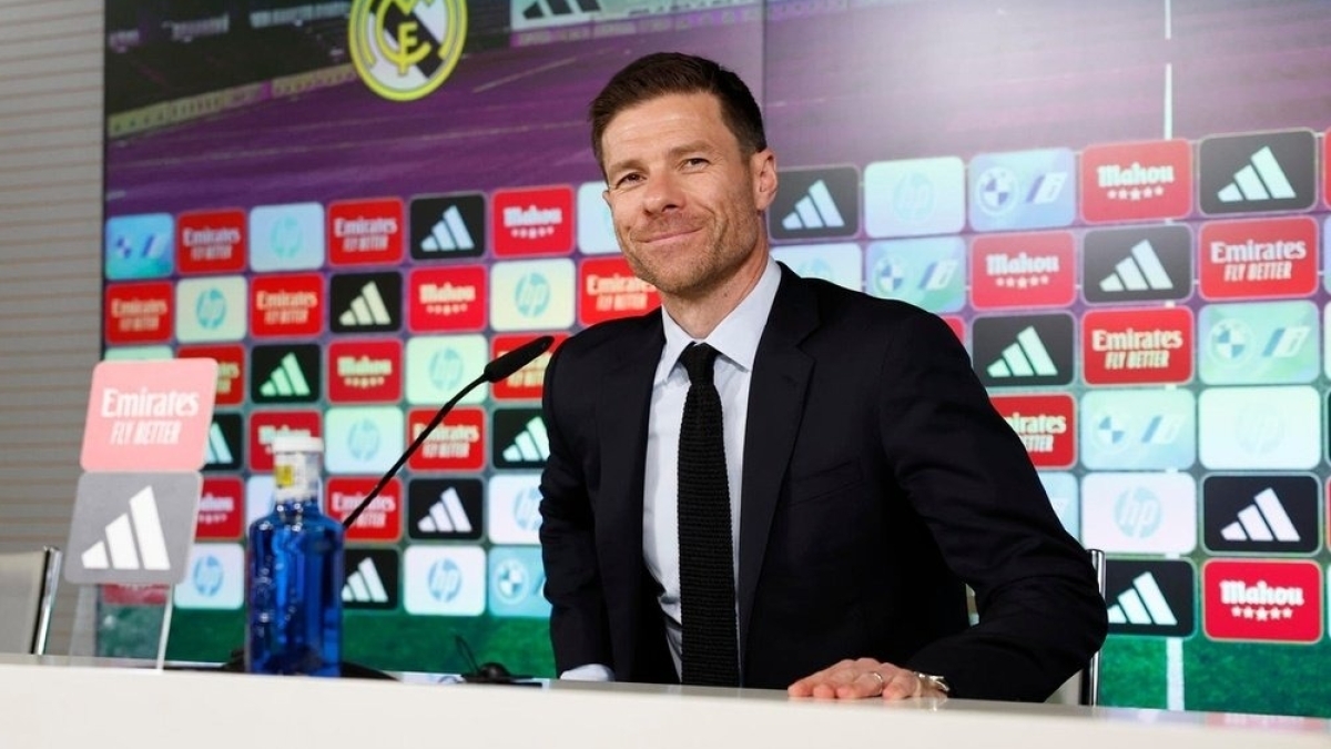 El Real Madrid considera una inversión millonaria para reforzar su centro del campo El Real Madrid considera una inversión millonaria para reforzar su centro del campo