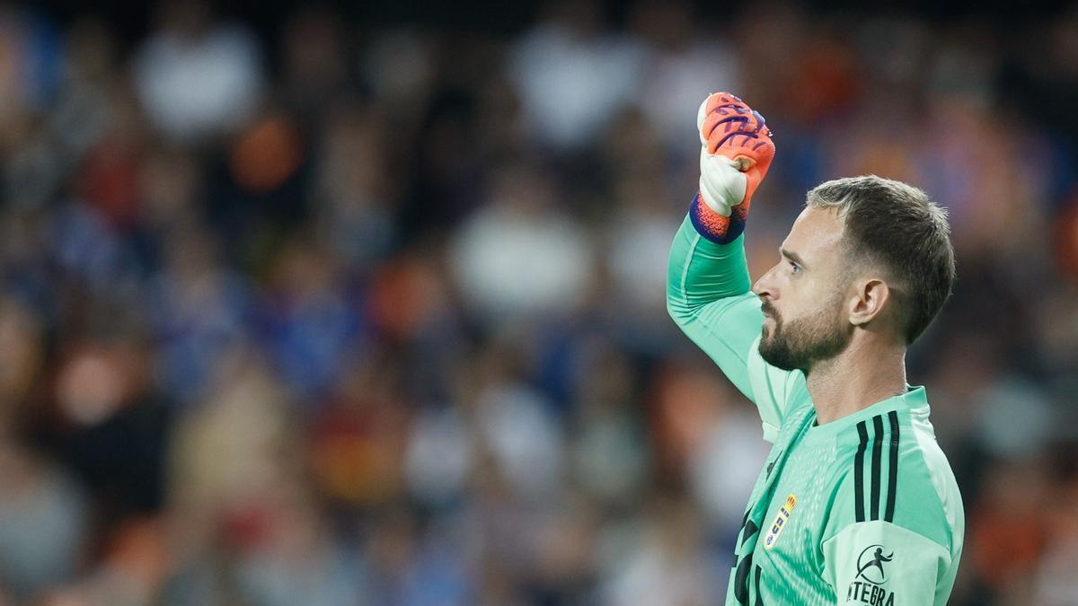 Aarón Escandell, clave en la recuperación del Real Oviedo, se ausenta por lesión