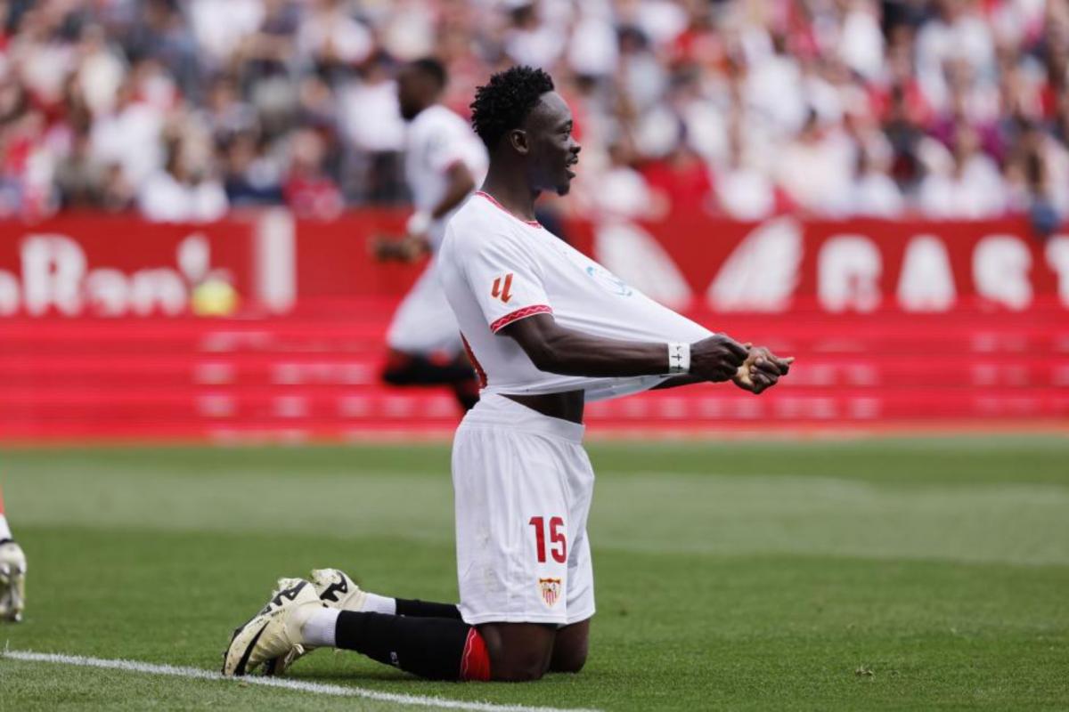 Akor Adams regresa de la Copa África para revitalizar al Sevilla