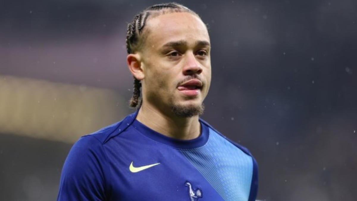 Xavi Simons busca regresar al FC Barcelona tras un año en el Tottenham
