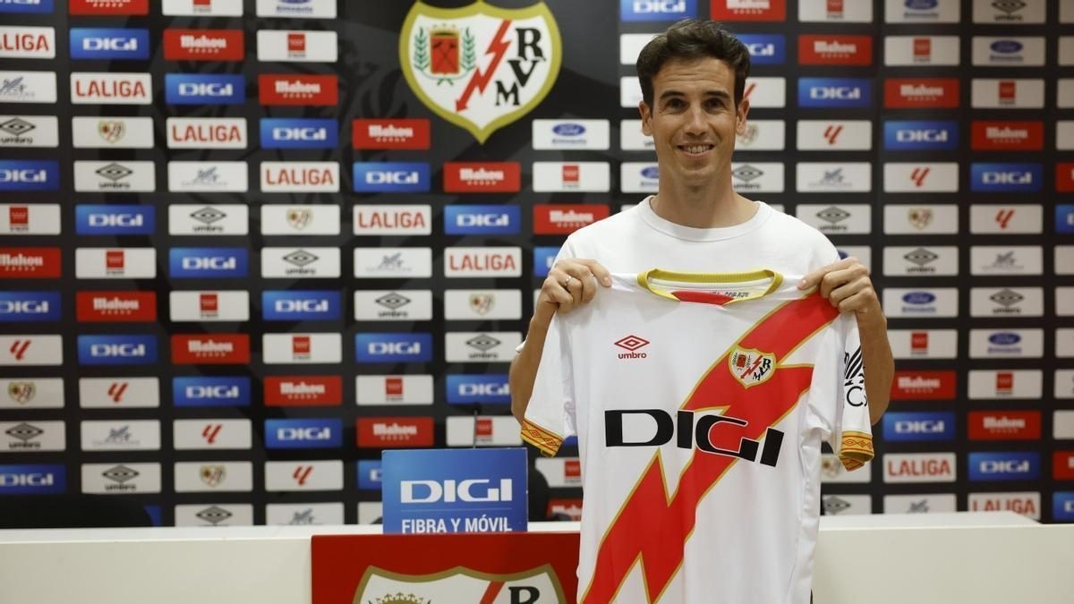 Arrasate, el favorito para el banquillo del Rayo, con Beñat San José y Pablo Hernández al acecho