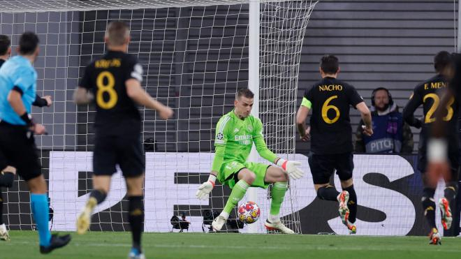 Andriy Lunin se consolida como el titular indiscutible del Real Madrid tras su destacada actuación en Leipzig