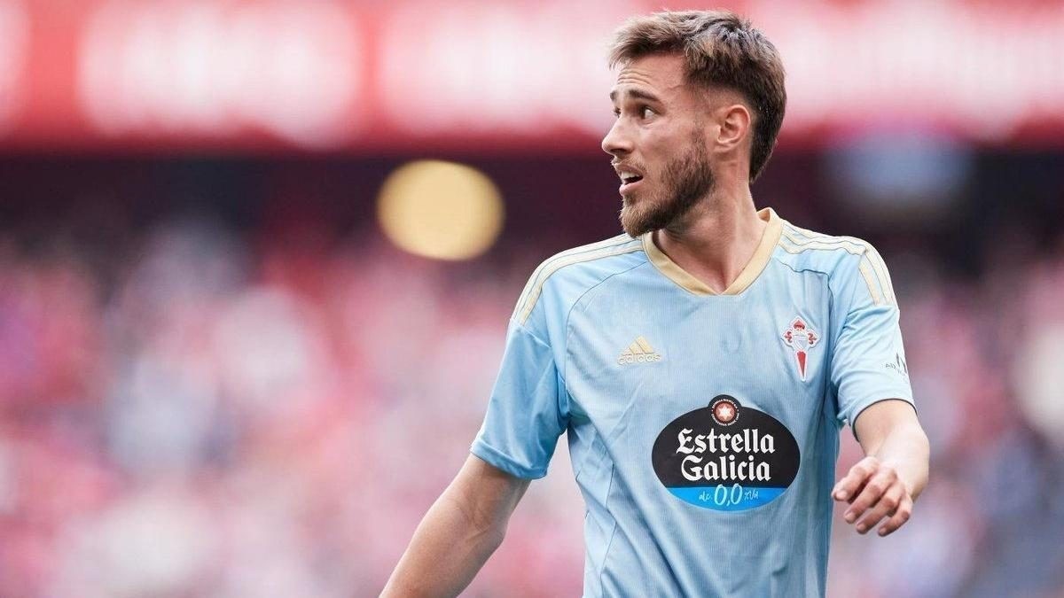 El Como toma la delantera por Mingueza en una puja con Atalanta y Sunderland