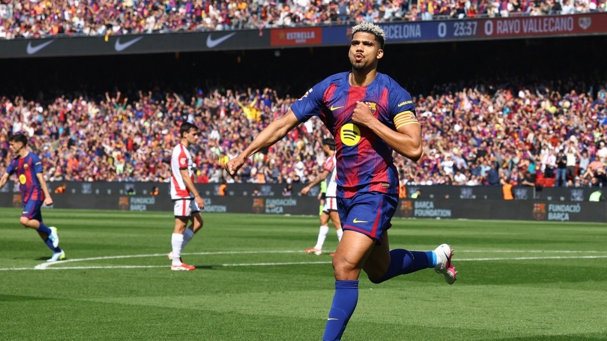Ronald Araujo deja el Barcelona y se marcha cedido al Liverpool