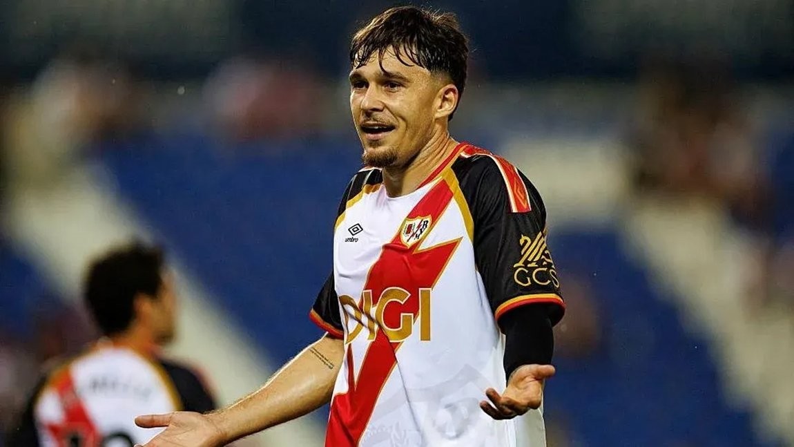 Ratiu gana fuerza y la portería sigue en el aire: las claves del posible once del Rayo ante el Racing