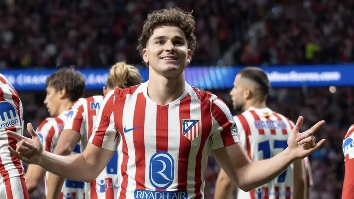 Julián Álvarez da el siguiente paso: titular ante el Liverpool en Anfield