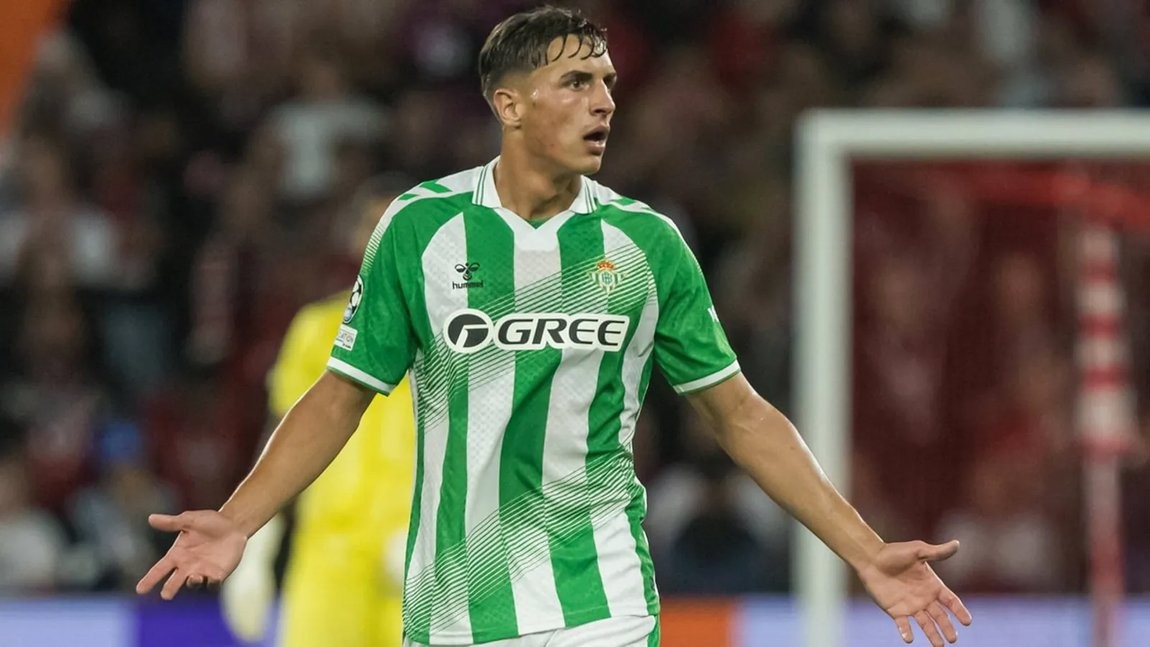 Bernal, ante una posible sanción de hasta 12 partidos tras su expulsión contra el Barça