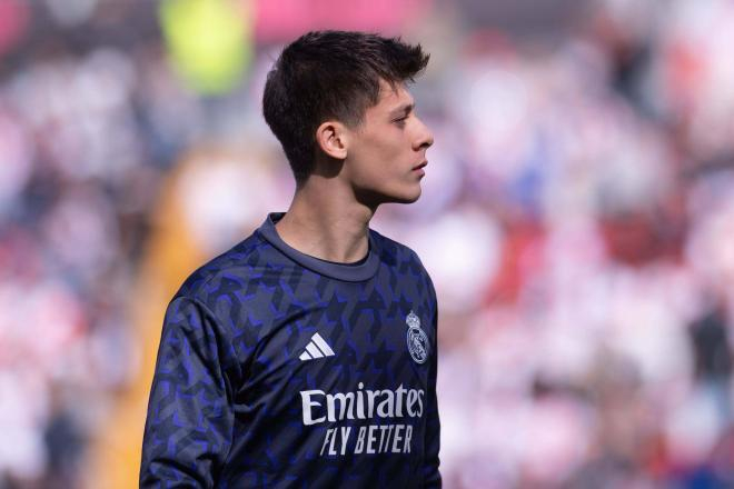 El Real Madrid estudia opciones con Arda Güler para la próxima temporada