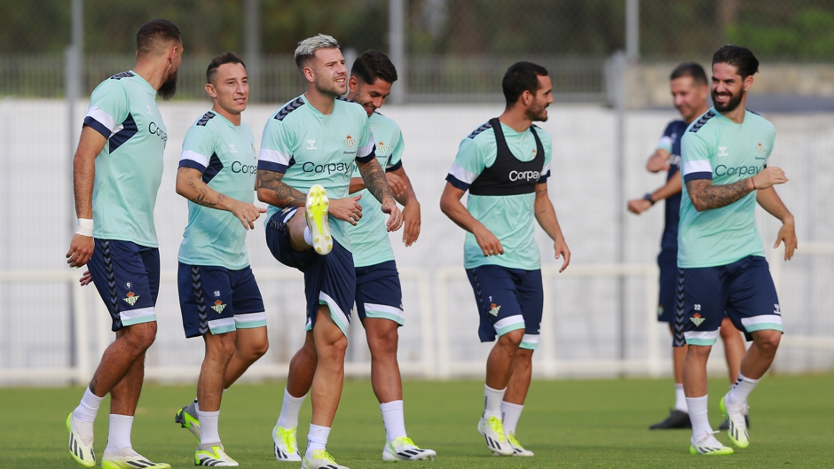 Pellegrini aborda la situación de Isco tras derrota en el derbi de Pretemporadap Pellegrini aborda la situación de Isco tras derrota en el derbi de Pretemporadap