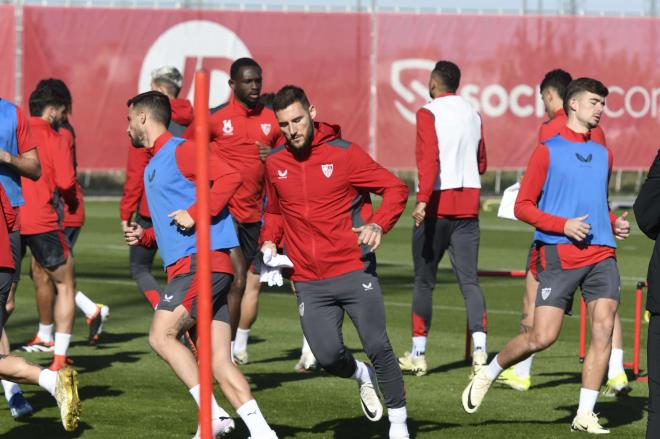 Nemanja Gudelj: Optimismo en su recuperación y ausencias en el entrenamiento Nemanja Gudelj: Optimismo en su recuperación y ausencias en el entrenamiento