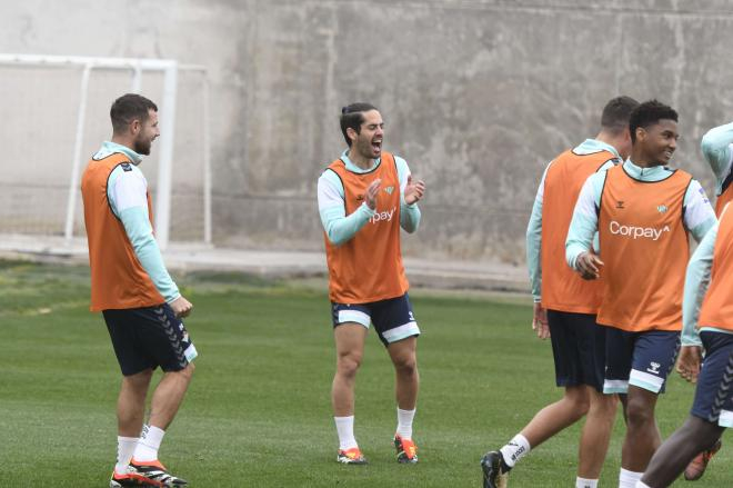 Isco regresa a la convocatoria del Betis junto a Claudio Bravo y otros jugadores Isco regresa a la convocatoria del Betis junto a Claudio Bravo y otros jugadores