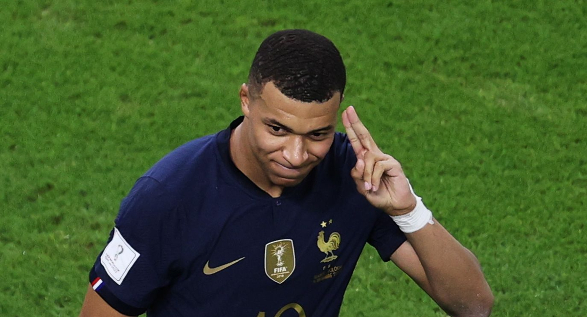 ¡Kylian Mbappé estrena la nueva camiseta del Real Madrid! ¡Kylian Mbappé estrena la nueva camiseta del Real Madrid!