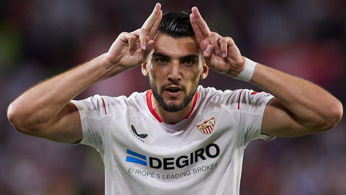 Rafa Mir busca una nueva vía de escape en el mercado de fichajes. Rafa Mir busca una nueva vía de escape en el mercado de fichajes.
